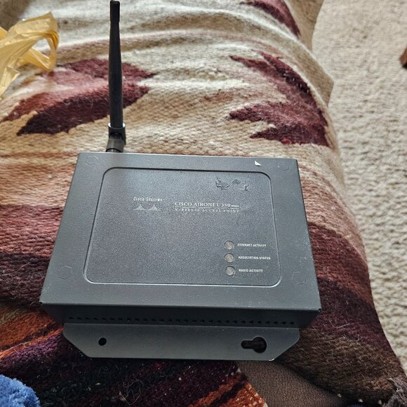 BUNDLE: Cisco 3560 POE Switch, UBR900, Aironet 350 AP w/ POE adapter - Picture 3 of 15